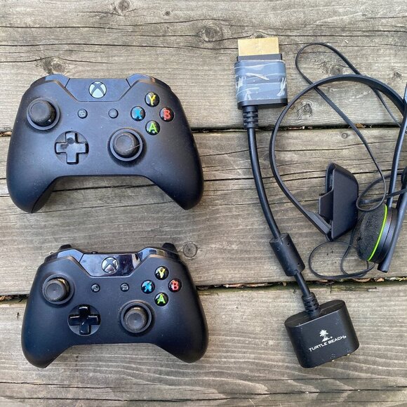 Xbox One Remote Controller Lot - 2 Controllers, Headset & Turtle Beach Wire - Picture 1 of 3